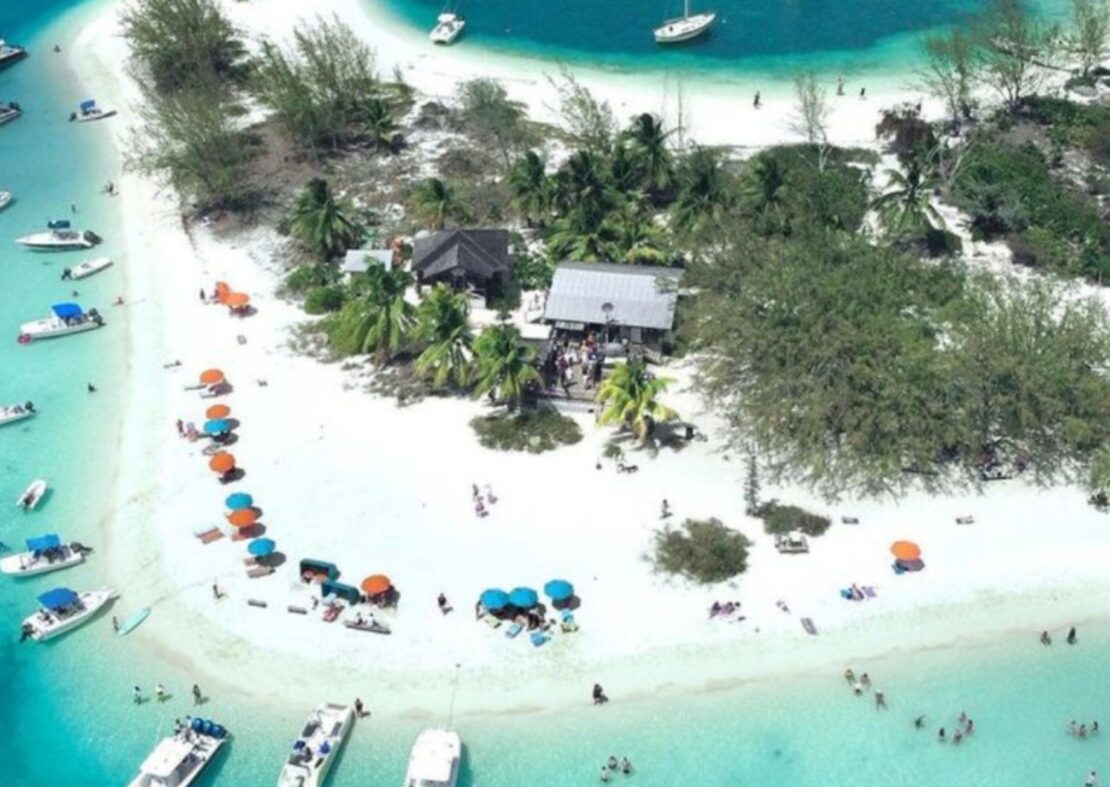 Chat N Chill Beach Bar & Grill